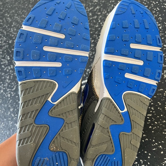 Nike Air Max -Youth/Boys 4.5 - Picture 3 of 4